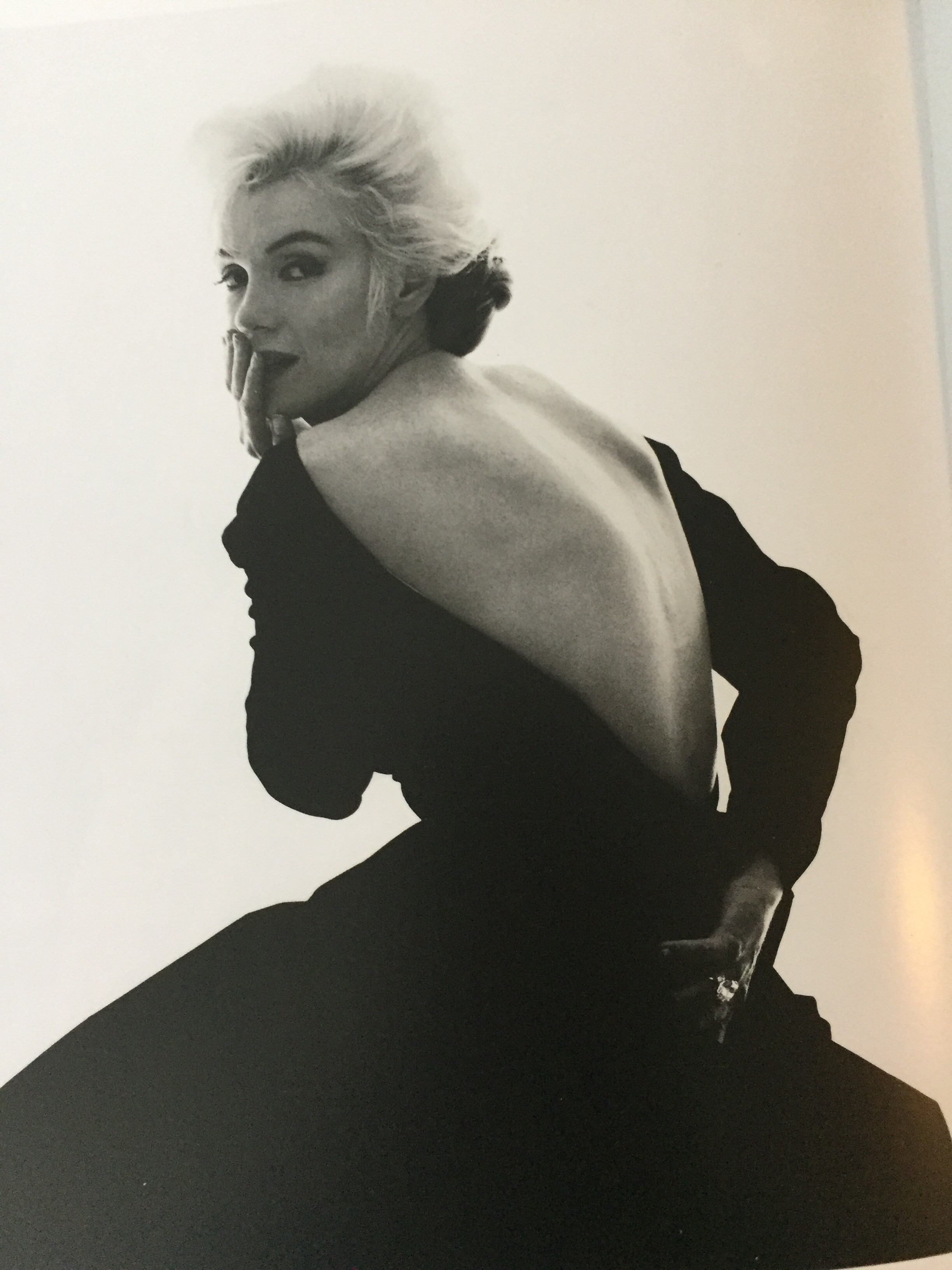 Women in Dior - Portraits of Elegance